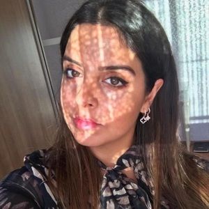 Meet your Posher, Elif